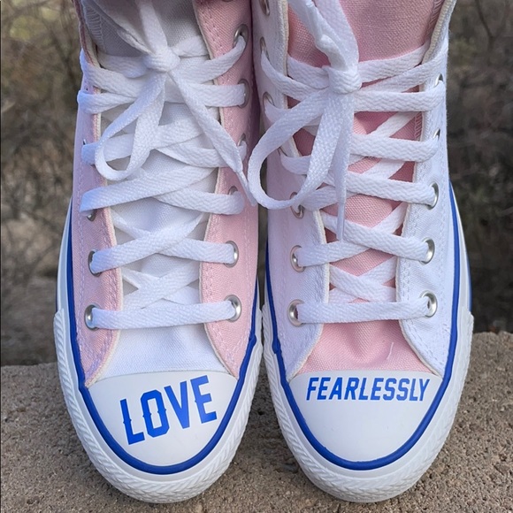 💙New “LOVE FEARLESSLY” Pink & White Converse 7.5 - Picture 5 of 16